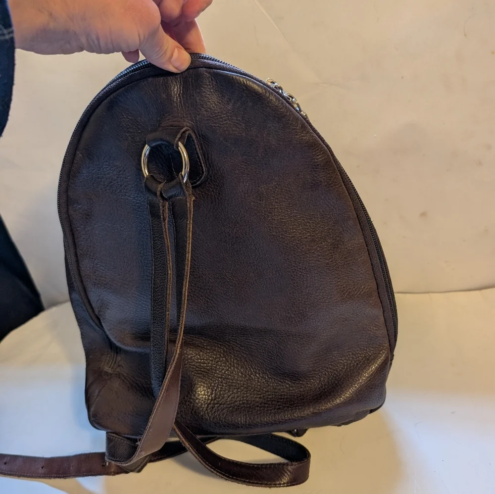 Roots vintage Brown Leather Backpack in VGUC